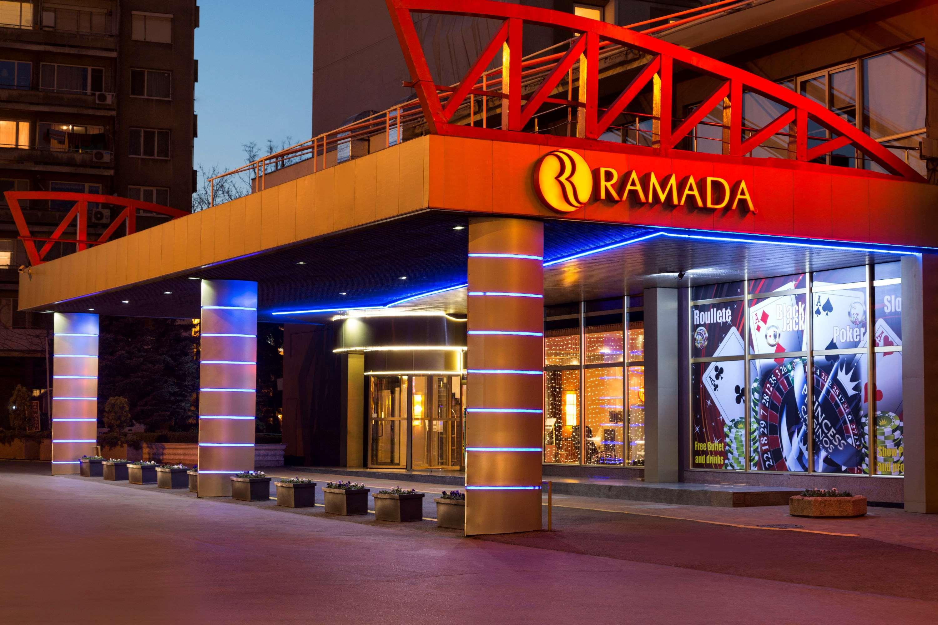 מלון Ramada By Wyndham Center סופיה
