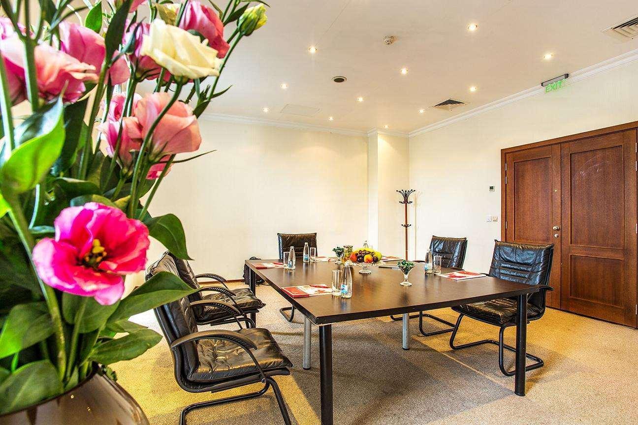 Ramada By Wyndham Center מלון סופיה