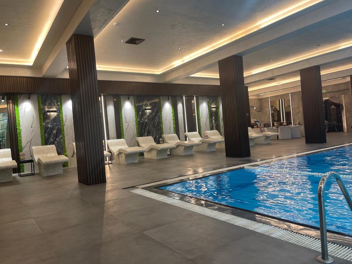 Готель Ramada By Wyndham Center