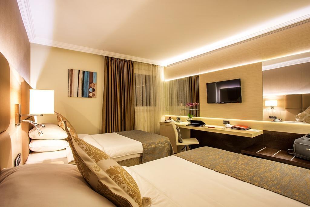 Ramada By Wyndham Center Готель 4*
