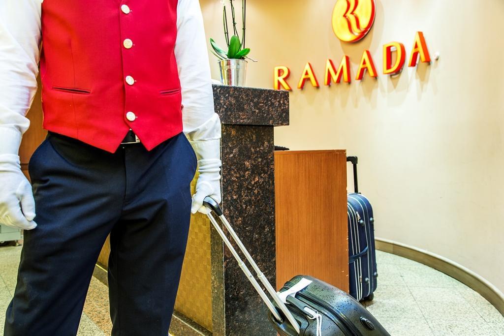 Готель Ramada By Wyndham Center 4*